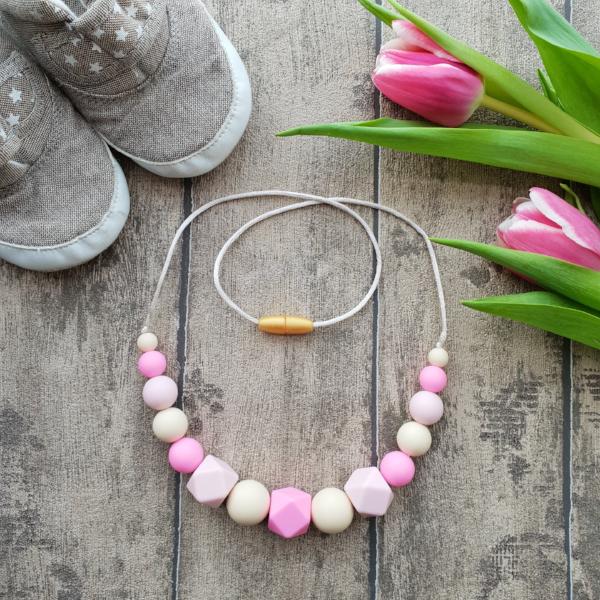 Silikónový náhrdelník v ružovej a vanilkovej farbe na dojčenie