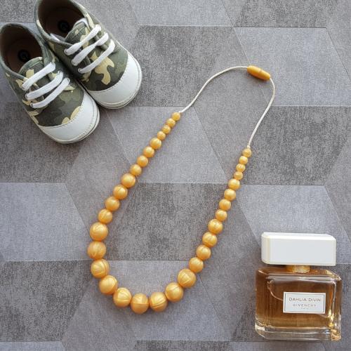 Elegantný silikónový náhrdelník na kojenie "Zlaté perly"