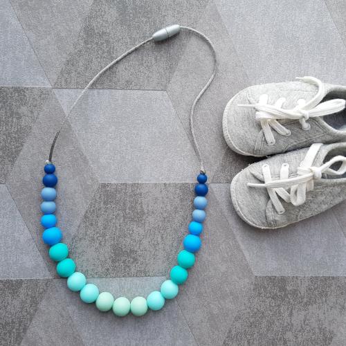 Silikónový náhrdelník k šatke na nosenie detí "Yaro La Vita Aqua"
