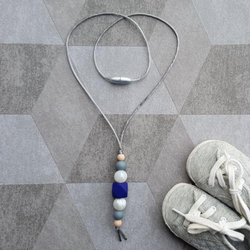 Silikónový náhrdelník na dojčenie "Modrý mesiac"